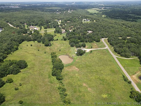 5th image of 260 W Buttermilk Rd