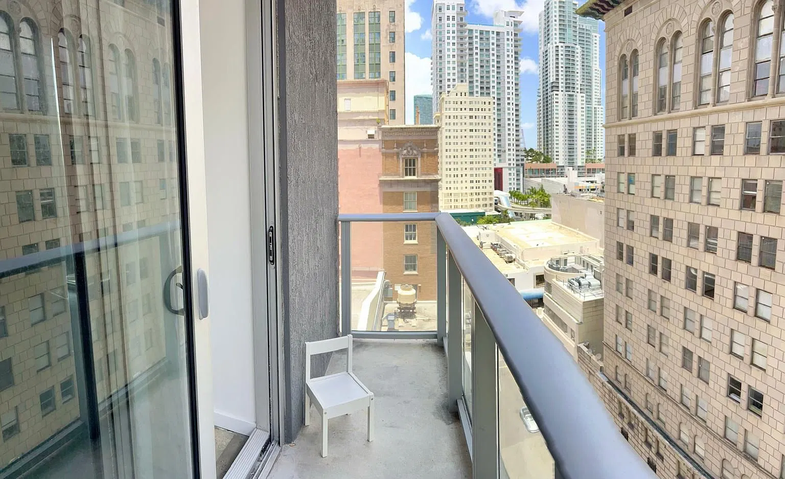 2 bed, 736 sqft, $3,300 — Photo 2