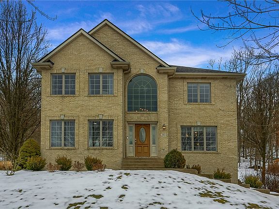 3rd image of 365 Steeplechase Dr