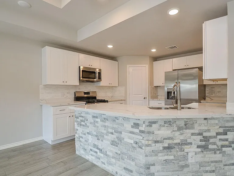 815 Easy St — Photo 31