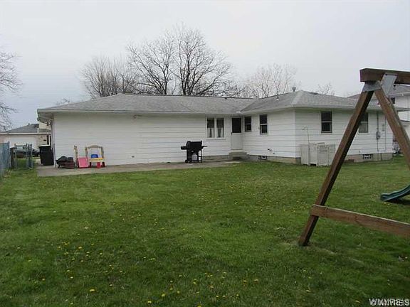 3rd image of 453 Willow Green Dr