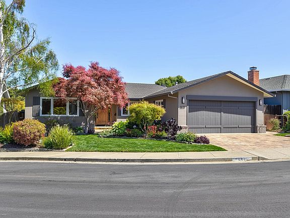 2nd image of 2631 Debbie Pl