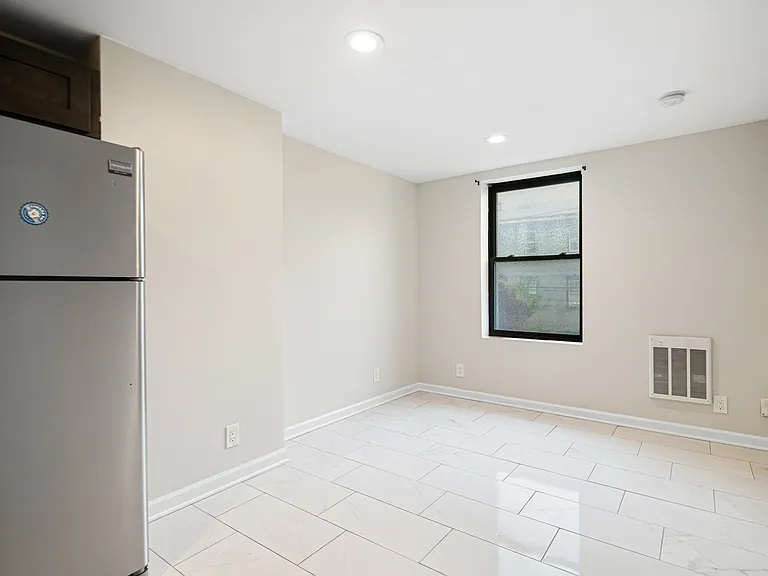 106 W Thompson St #2 — Photo 6