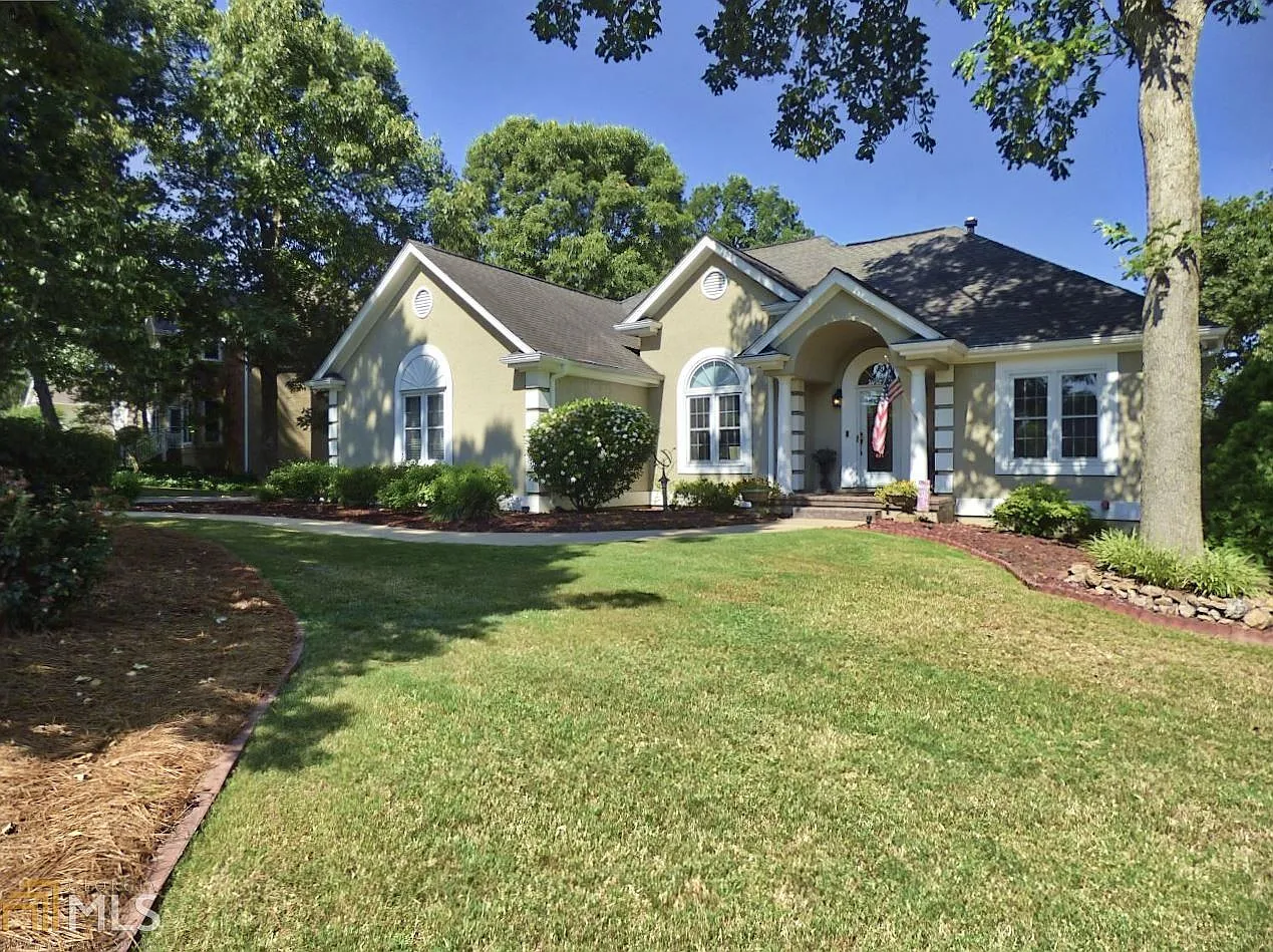 516 Country Club Dr photo 1