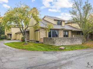 1654 S Hill Cir, Bloomfield Hills, MI 48304