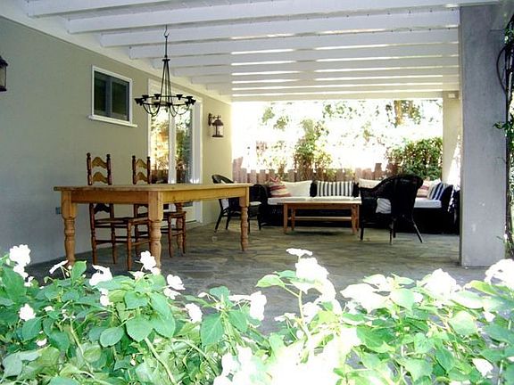 Rear Patio (Flagstone)