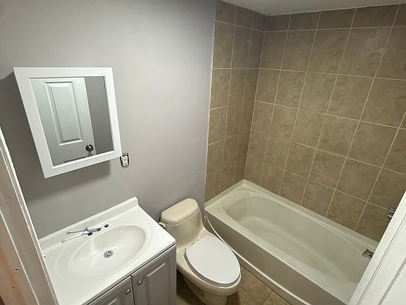 4th image of 4650 Paul St #1