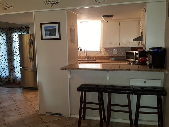 4th image of 1829 Holly Ln
