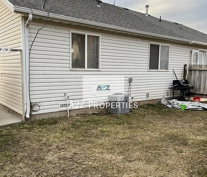 358 N Peach St — Photo 12