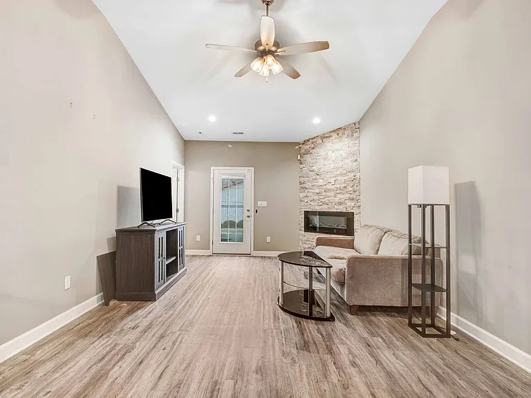 1504 S Taylor St #1 — Photo 7