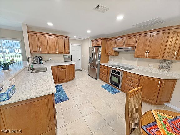 3rd image of 122 SE 16th Ter