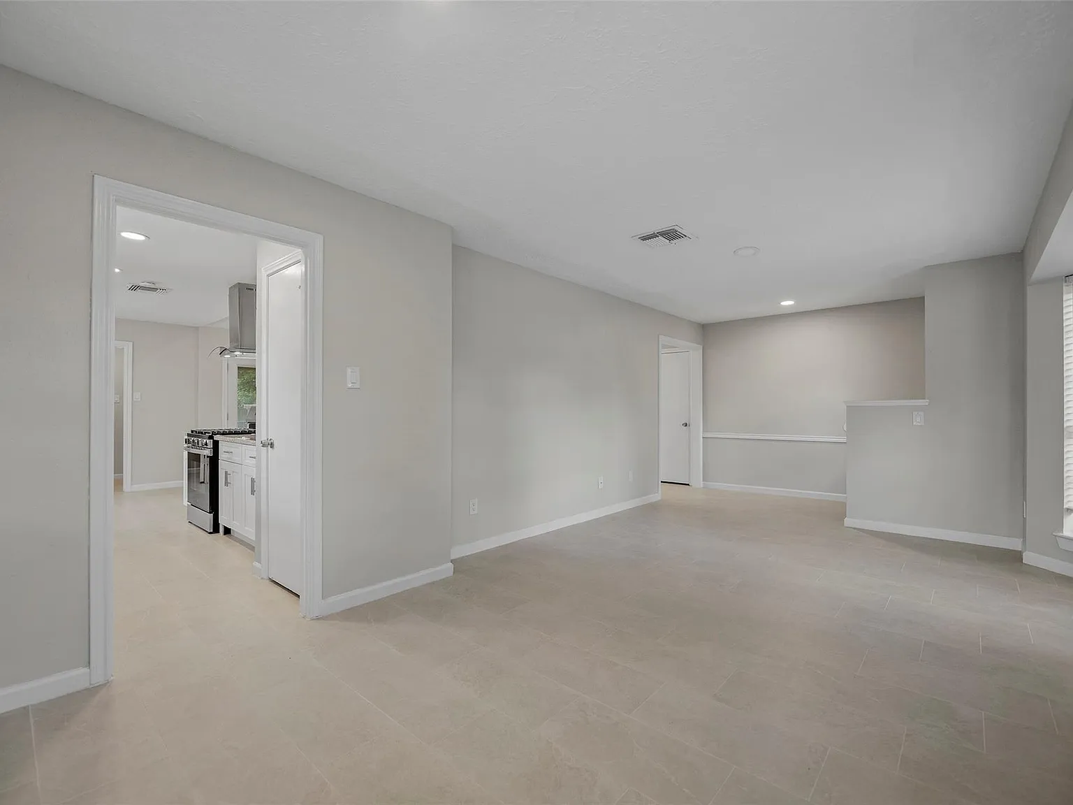 3 bed, 2.0 bath, 1812 sqft, $2,100 — Photo 4