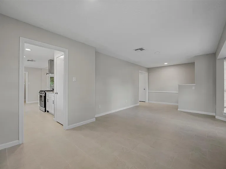 1015 Rock Canyon Dr — Photo 4