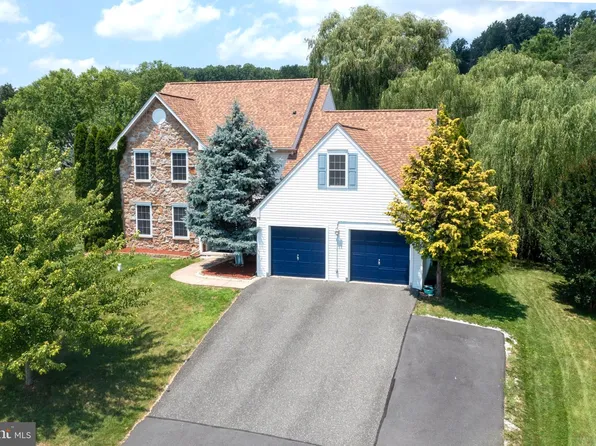 299 Kingston Dr, Douglassville, PA 19518