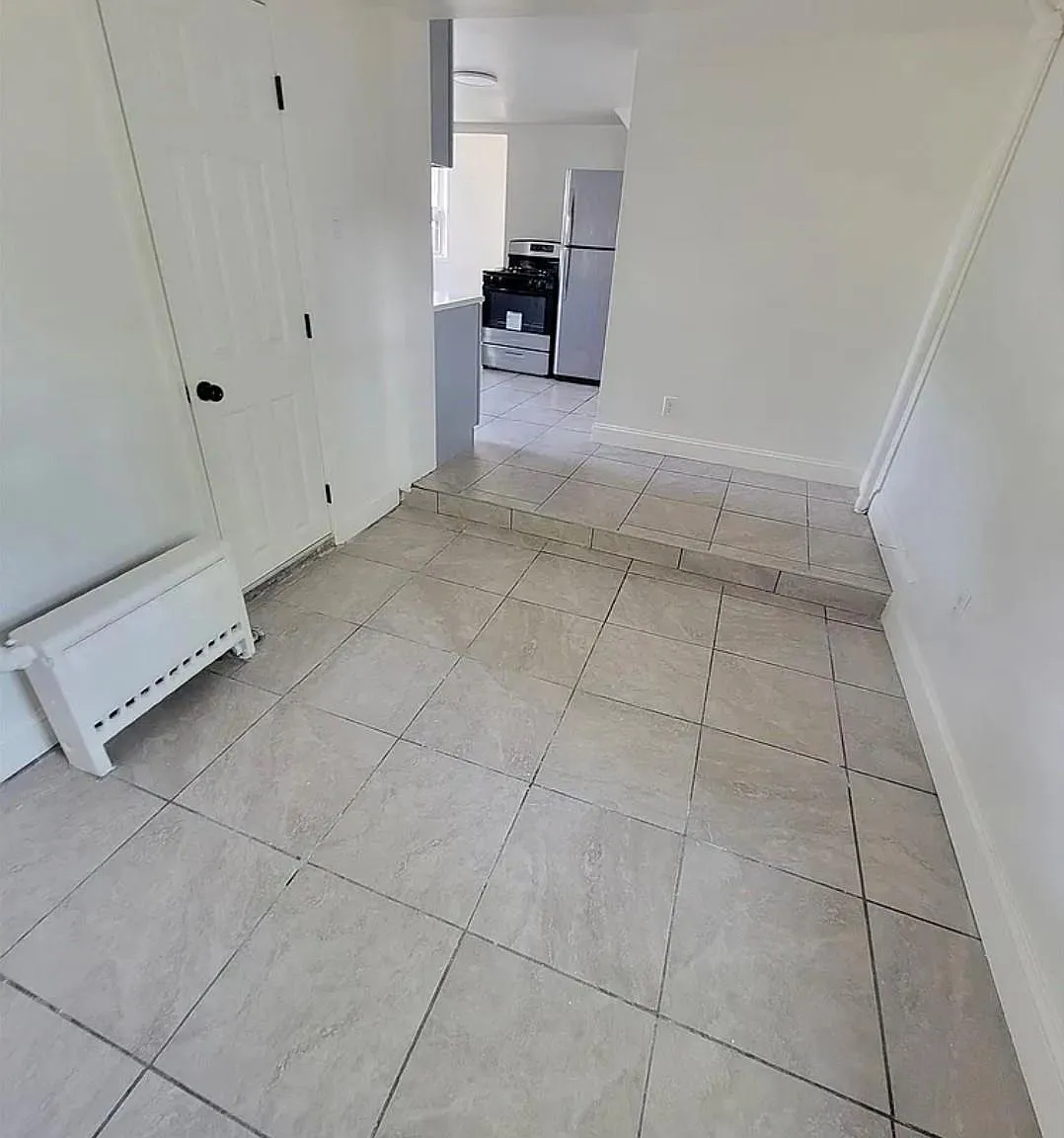 3 bed, 1.0 bath, 750 sqft, $3,000 — Photo 1
