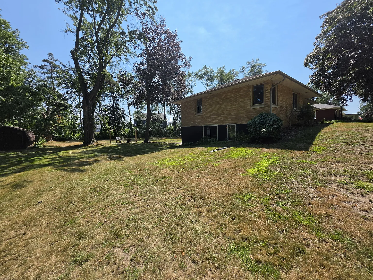 Spacious 3 Bed, 2 Bath Home in Holland — Photo 2