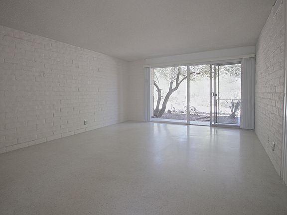 5th image of 6 W Greenock Dr Unit B