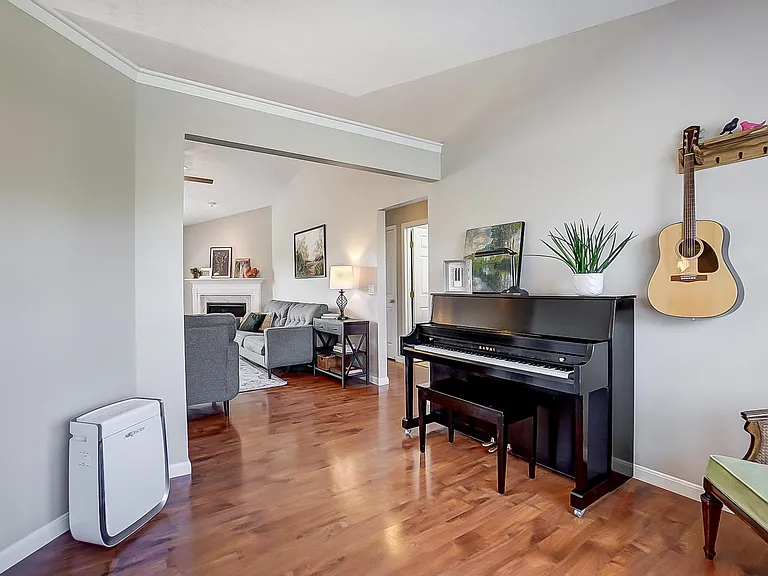 1442 Observatory Dr — Photo 18