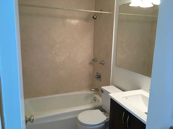 4th image of 88 W Schiller St #1109L
