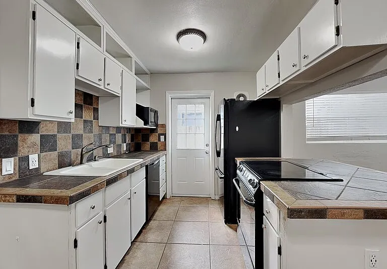 313 S Lawsona Blvd — Photo 2