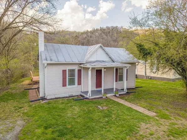 1719 Trackside Dr, Elliston, VA 24087