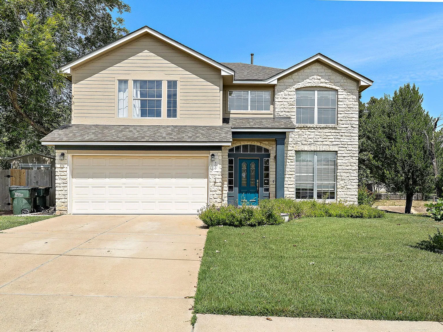 3 bed, 2.5 bath, 1636 sqft, $2,100 — Photo 2