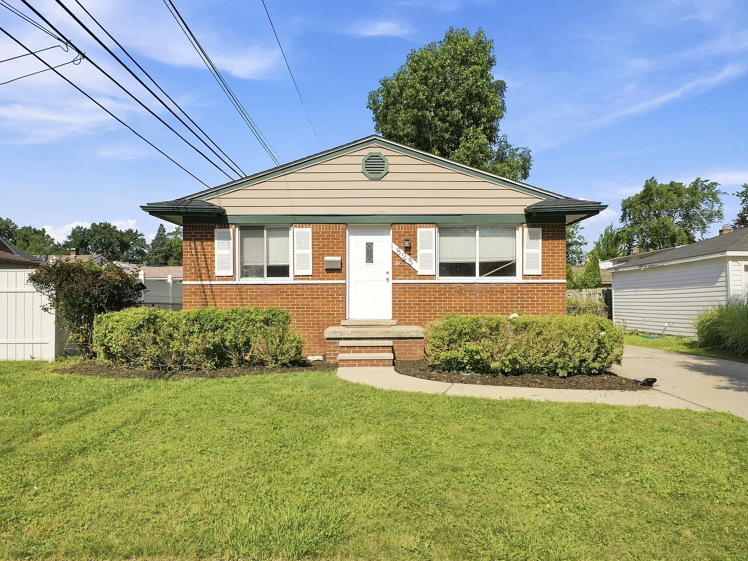 3 bed, 1000 sqft, $2,375 — Photo 1