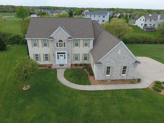 3rd image of W135N6445 Lakewood Ct