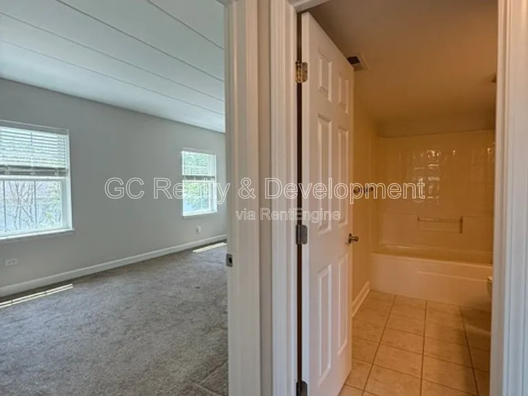 17212 Oak Park Ave #2SE — Photo 13