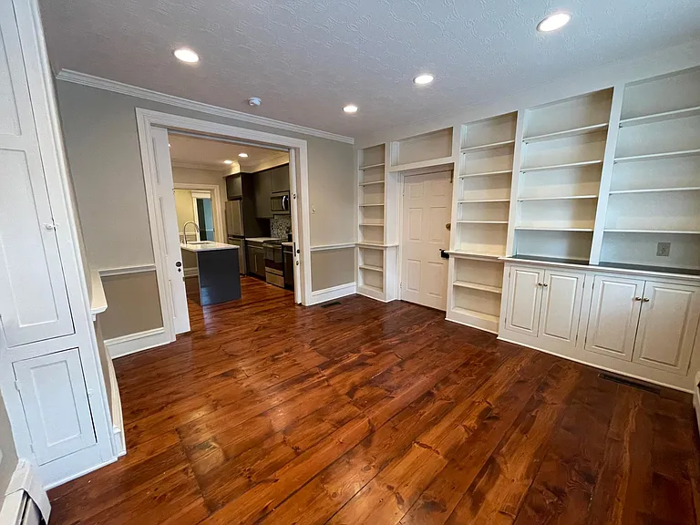 12 E Market St #1 — Photo 5