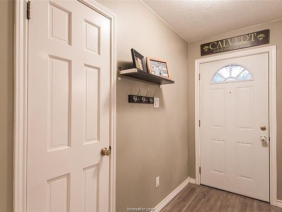 4th image of 8801 Driftwood Dr