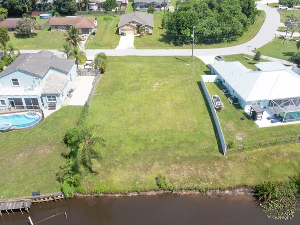 178 NE Dominican Terrace, Port St Lucie, FL 34983