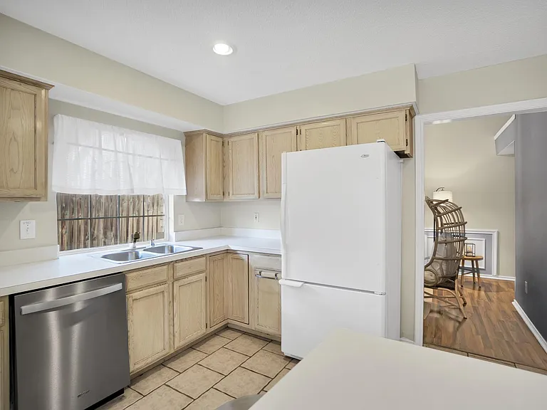 232 Brittany Dr — Photo 10