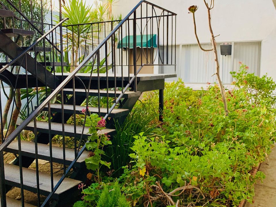 1st image of 17830 Magnolia Blvd #7