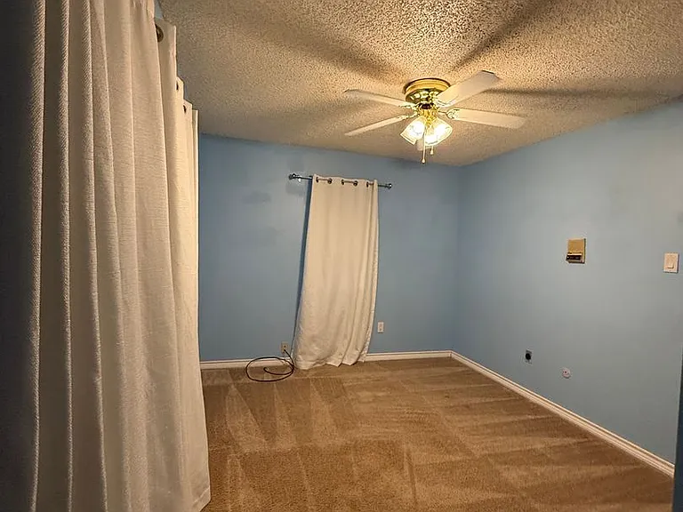 1401 Hillcrest Dr — Photo 24