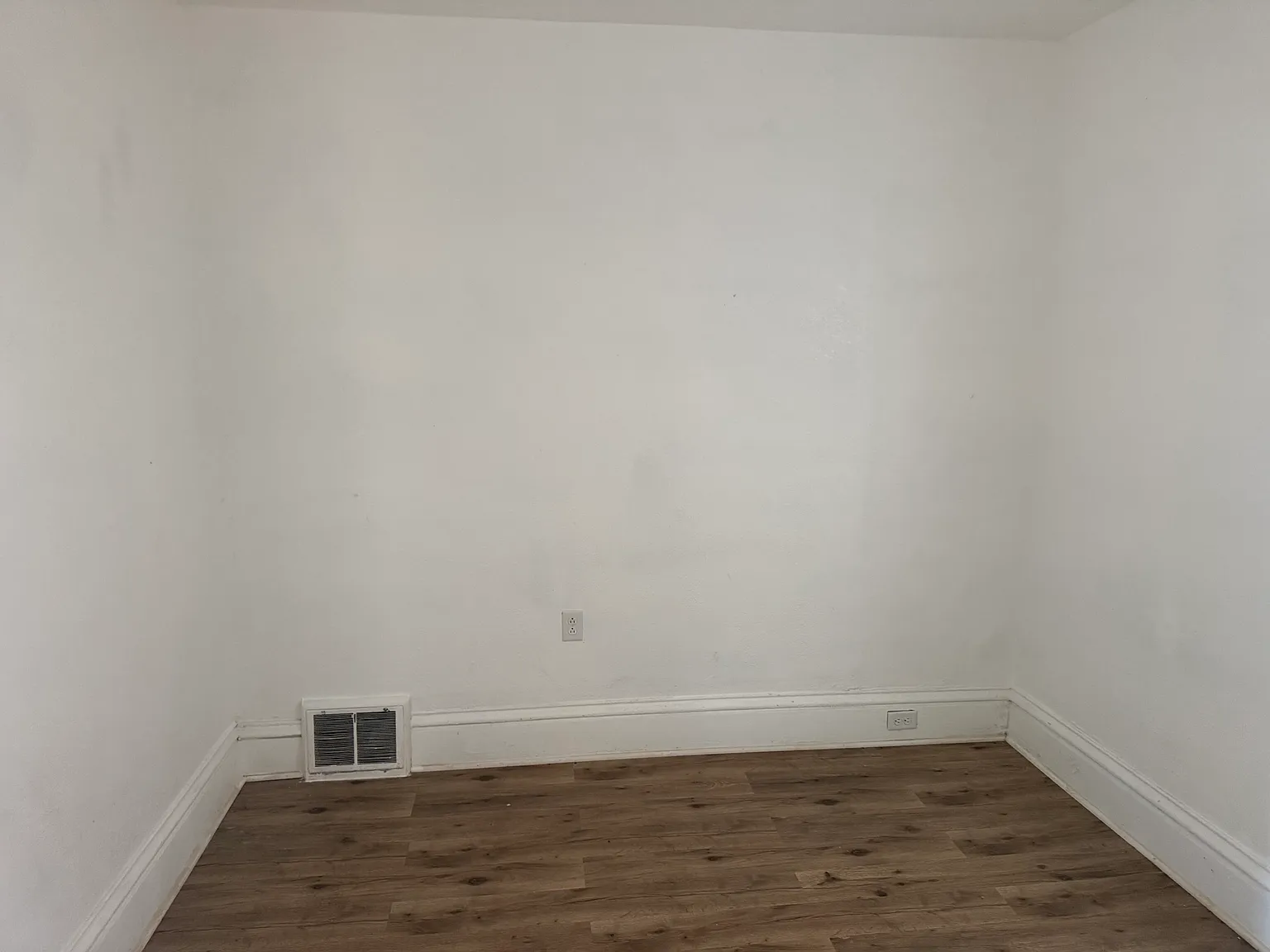 3 bed, 1300 sqft, $1,300 — Photo 3