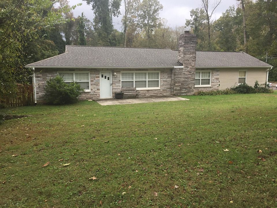 1st image of 400 E Lake Forest Dr