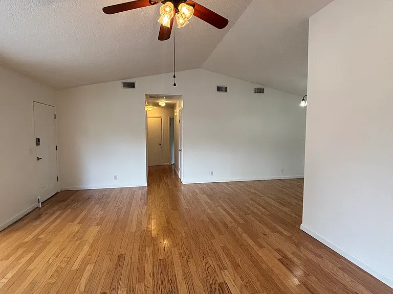 128 Dogwood Cir — Photo 2