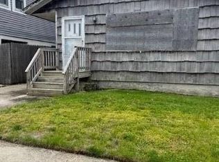 31 Kent Rd, Island Park, NY 11558