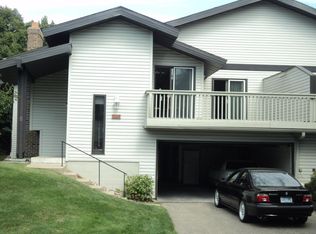 9671 Hampshire Ln, Eden Prairie, MN 55347