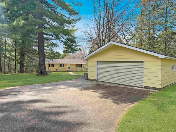 595 N Riverhills Rd, Kingsford, MI 49802