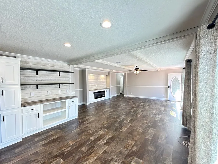 55 Oak Ave — Photo 18