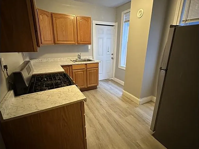 1226 W Firth St — Photo 12