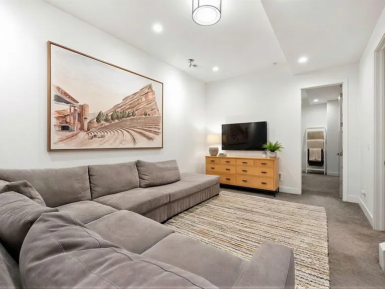 2037 N Hooker St #L — Photo 27