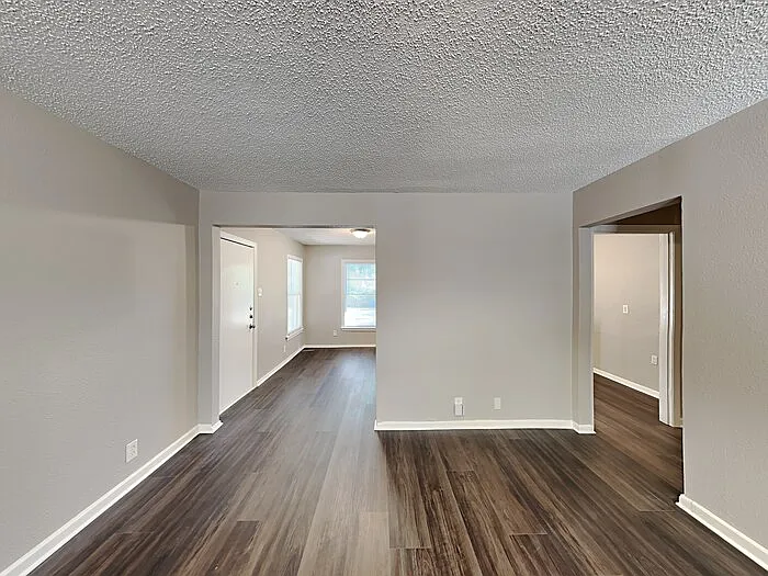 3 bed, 1.5 bath, 1196 sqft, $1,795 — Photo 4