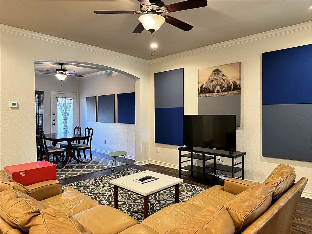 3 bed, 2.5 bath, 1598 sqft, $2,250 — Photo 4