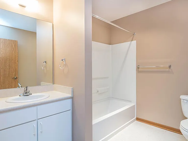 Hickory Hills Residences — Photo 12