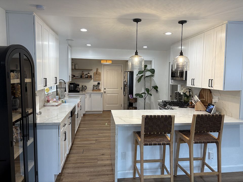 newly remodeled kitchen with new applicances