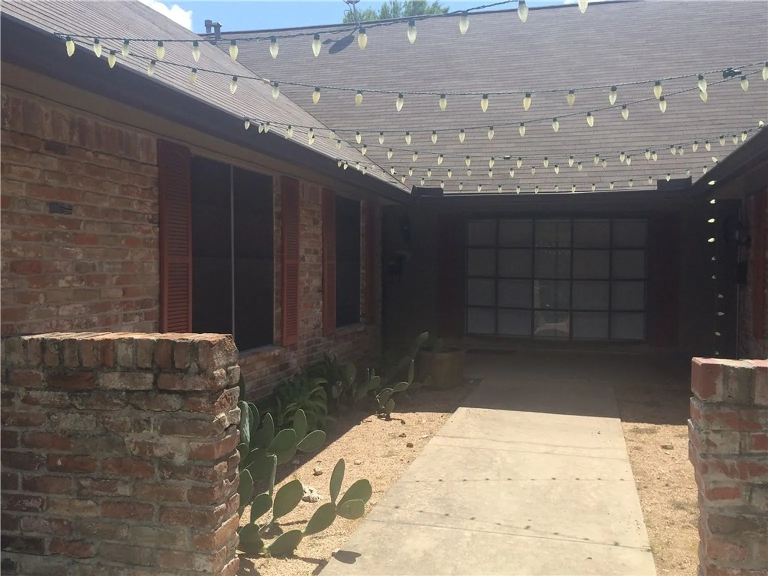 7208 Creekside Dr Unit C: Room to Live Large in Austin's Freeway Triangle — Photo 3