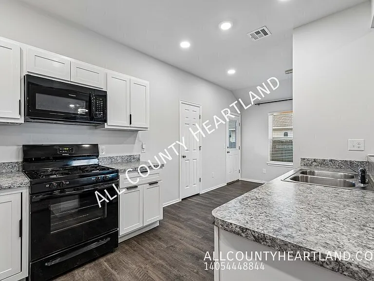 933 S Blackjack Ln — Photo 5